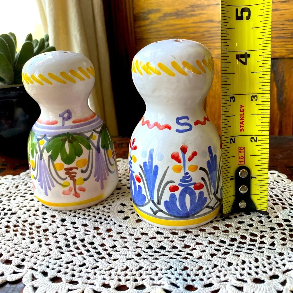 España Hand Painted Salt & Pepper Shakers Made in Spain NWT